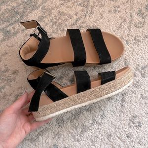 Universal Threads Platform Sandals